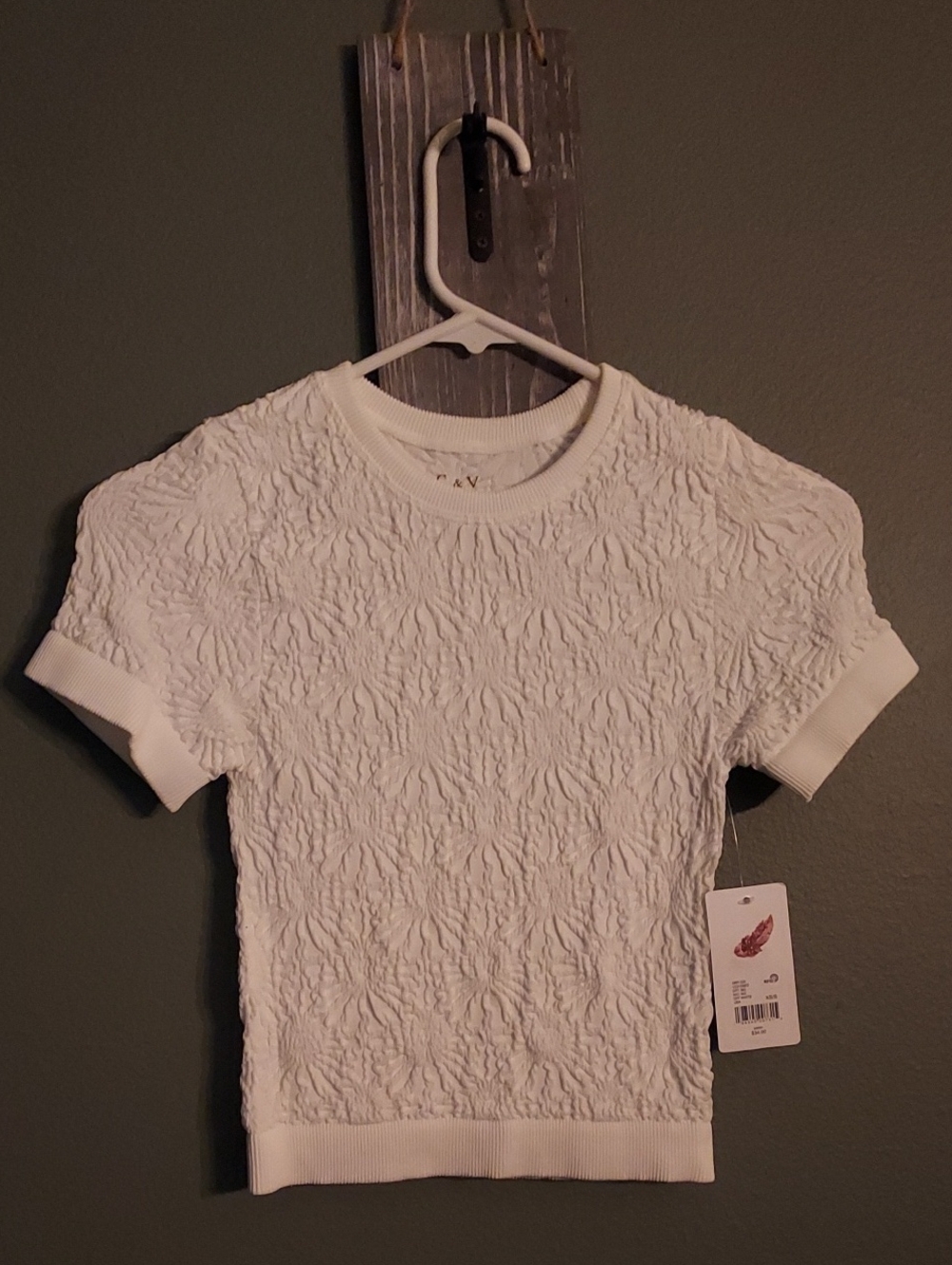 Chelsea & Violet White Textured Short Sleeve Tee